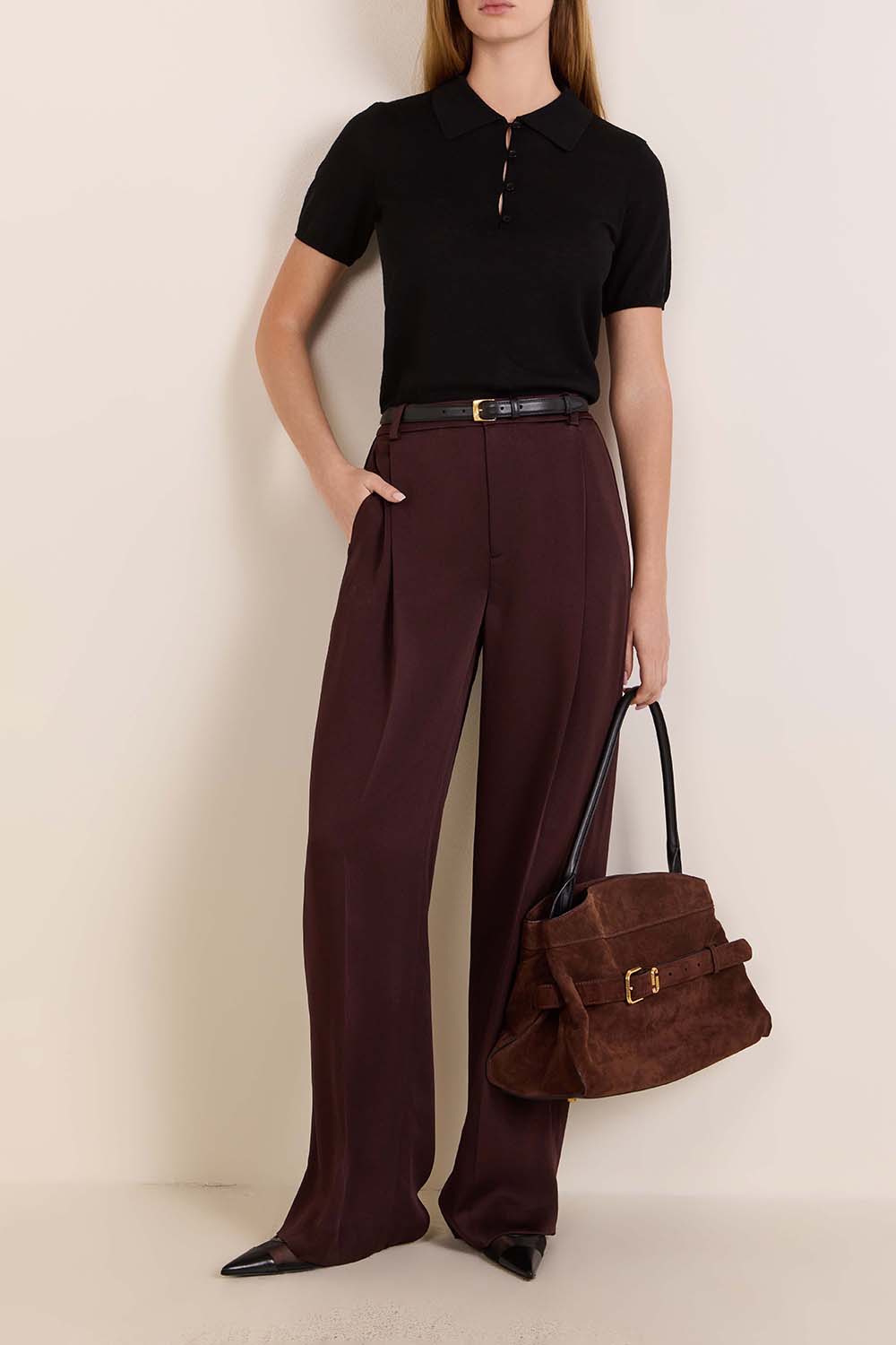 מכנסיים מחוייטים עם קפלים